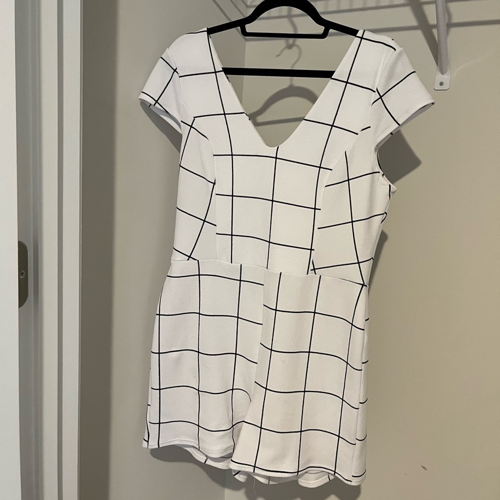 CHARLOTTE RUSSE ROMPER XL